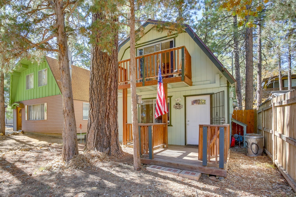 Serene Sugarloaf Cabin ~ 6 Mi to Big Bear Resort view 4