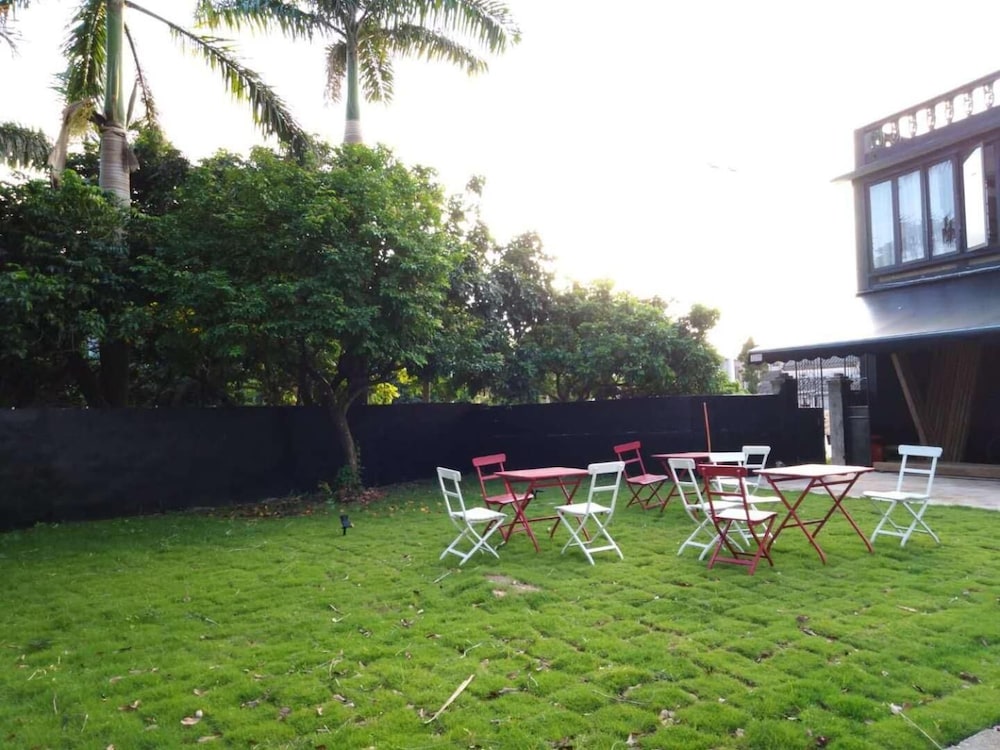 Houselet Hostel