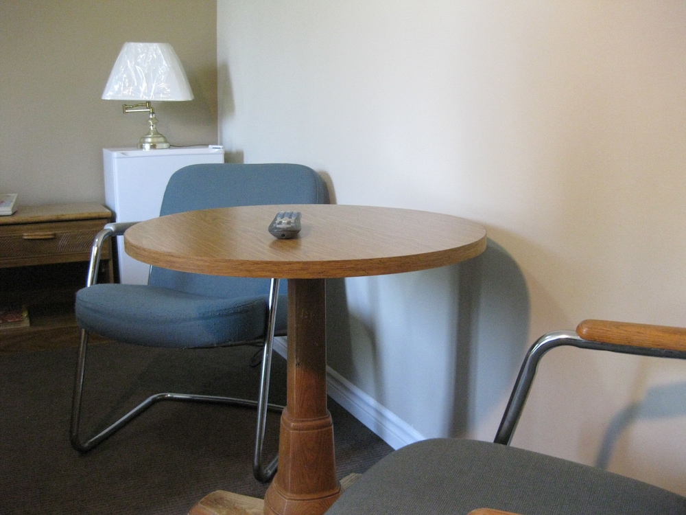 Kitchener Vacations - Embassy Motel - Property Image 5