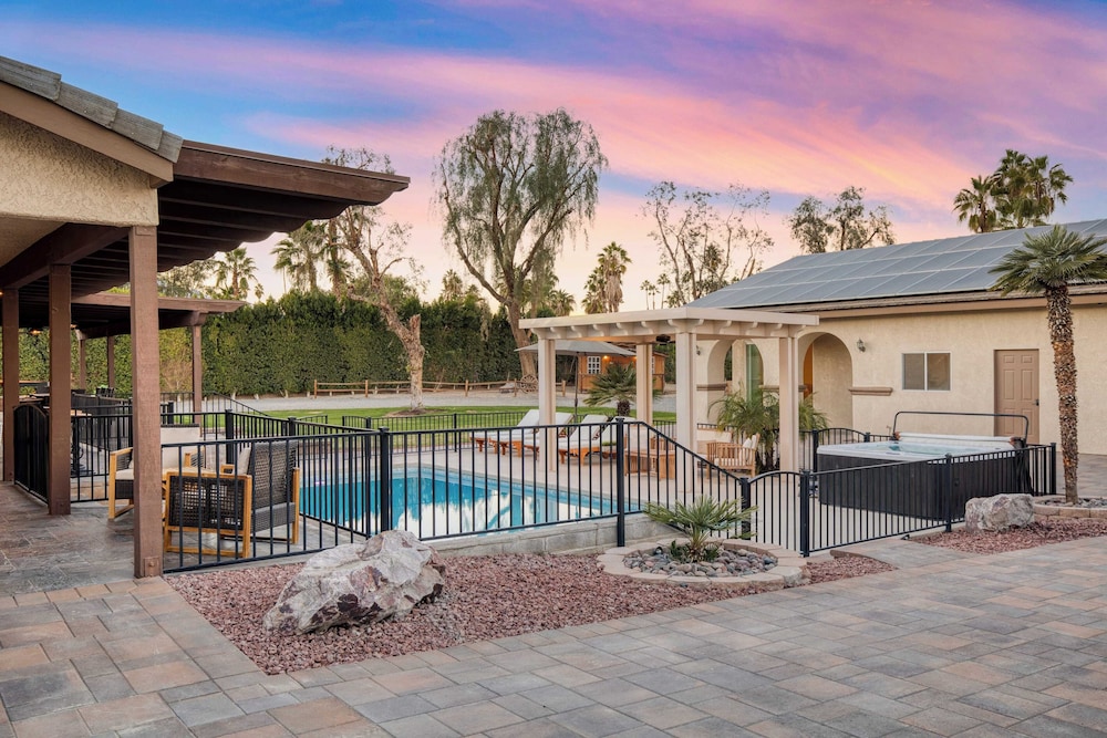 Pool, Sports Court, Game Garage, Fire Pit, & Casita Olivano Ranch by Avantstay