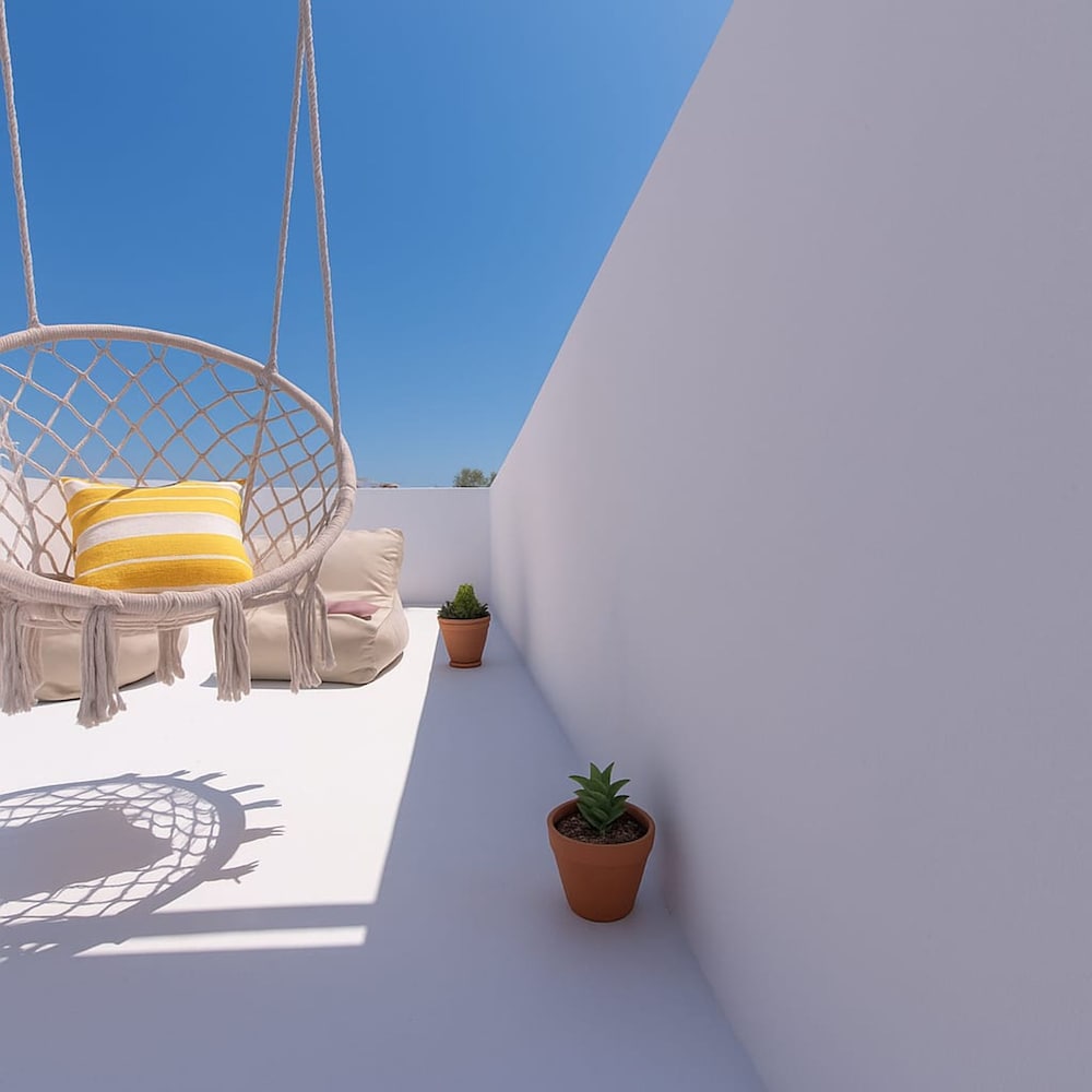 Golden Sunrise Suites - Santorini Lux Family Suite