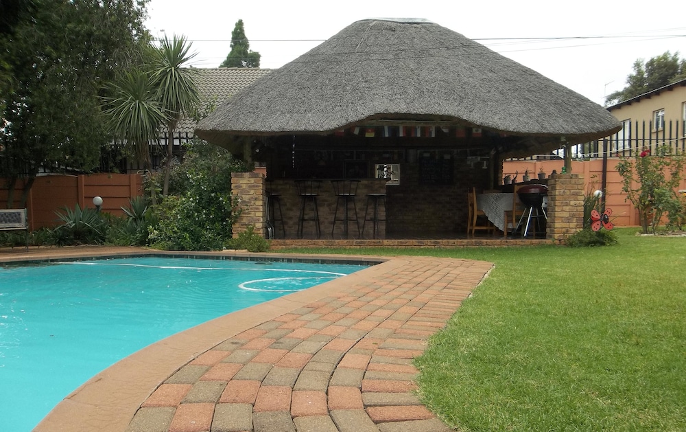 Linga Longa Guest House view 2