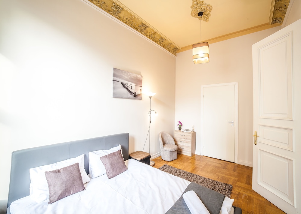 Mosaic Center Apartments