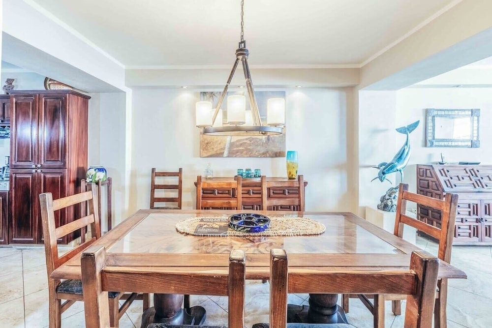 Ocean View 2Br Condo-balcony-beach-pool - 805