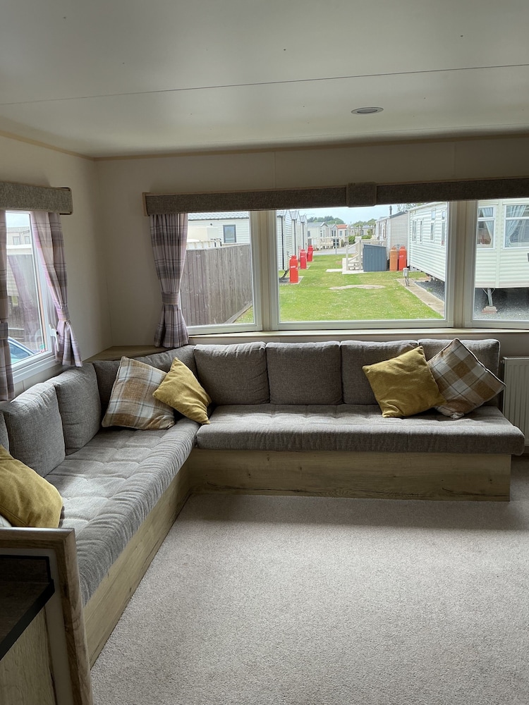 Familyfriendly-8berth-freeparkingspot-closetobeach
