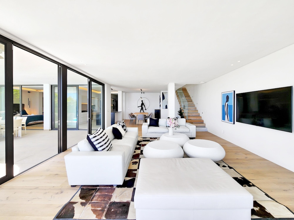Ocean Villa - Ultra Luxury Villa in Bantry Bay