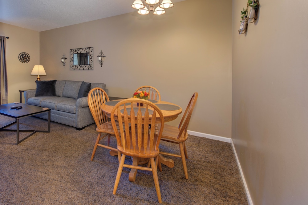 Colonial Crest Condo Unit #113