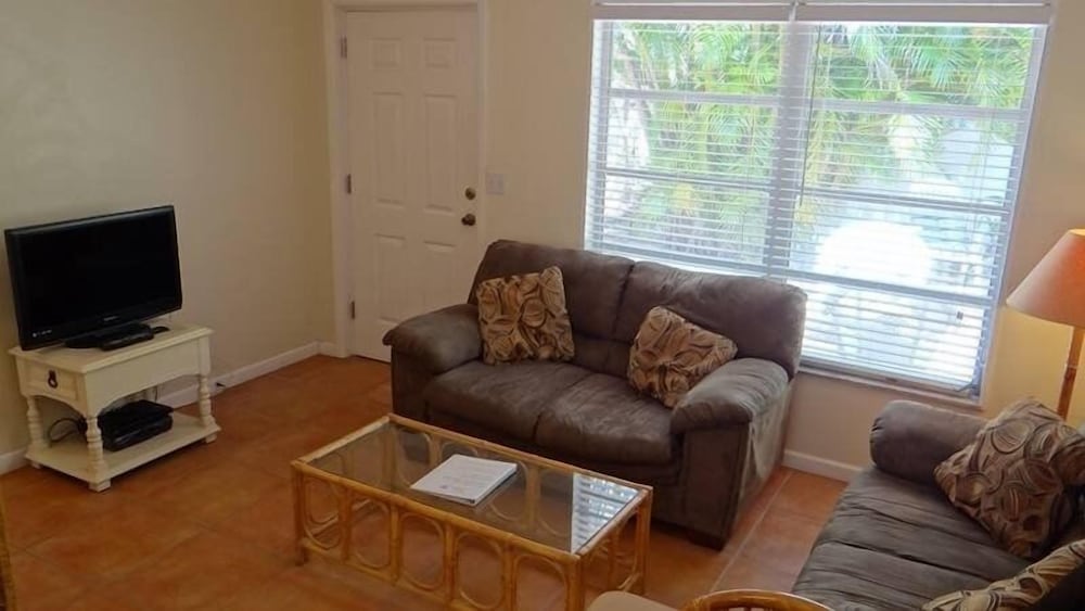 105b 12th Street South Front 2 Bedroom Apts by RedAwning