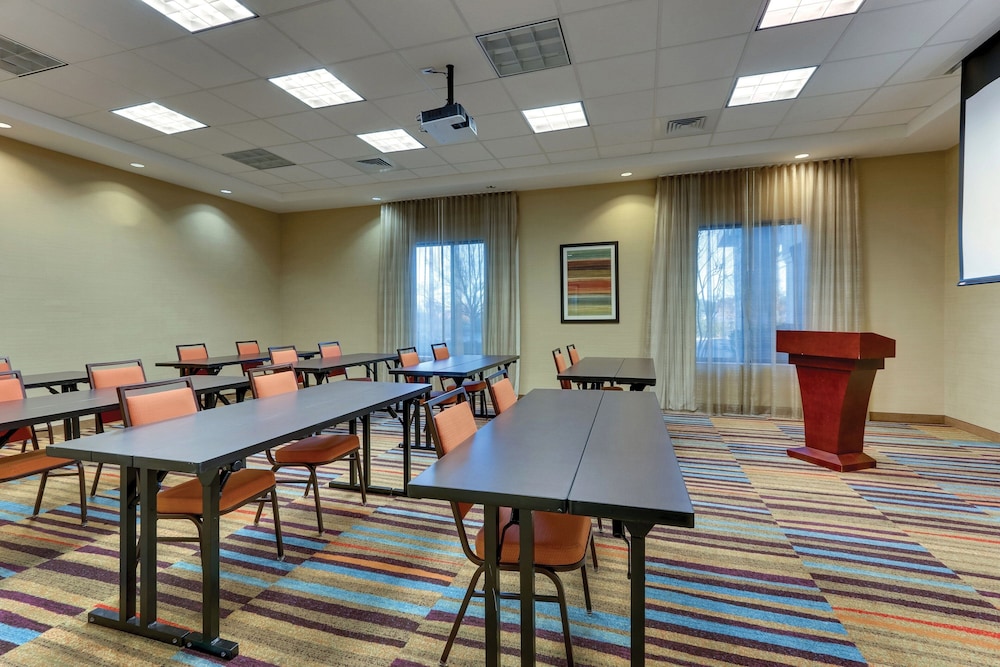Dunn Vacations - Fairfield Inn Suites Dunn I-95 - Property Image 14