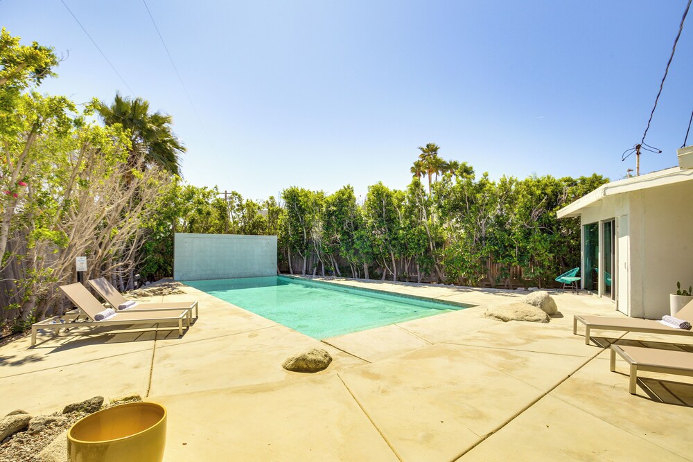 3 Mi to Dtwn: Palm Springs Gem w/ Private Pool!