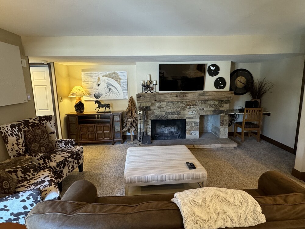 Beautiful Renovated 3br In Keystone 3 Bedroom Condo