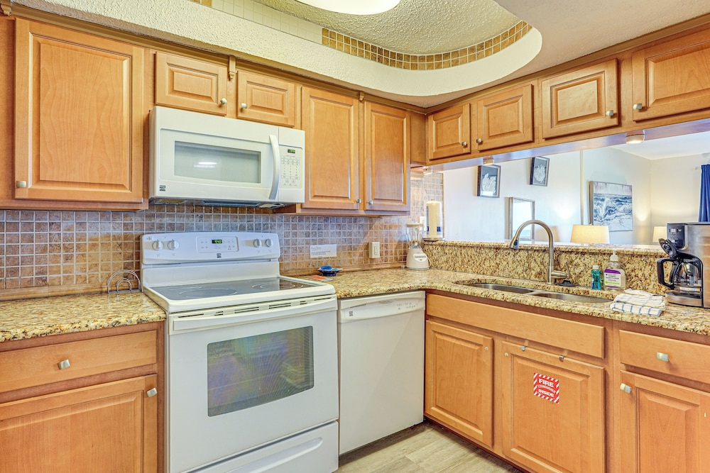 Oceanfront PCB Condo: Steps to Private Beach!
