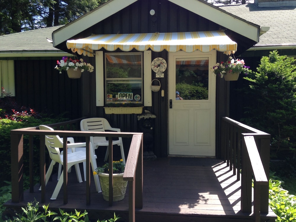 Amber Lantern Lake George Motel and Cottage Rentals