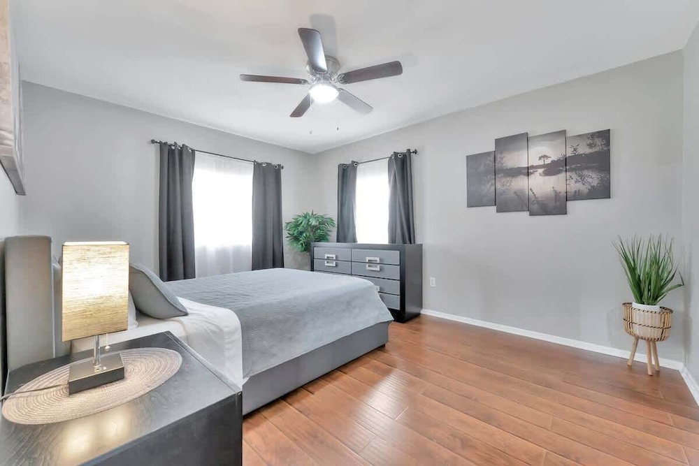 Updated Cozy Home Centrally Located pet Friendly