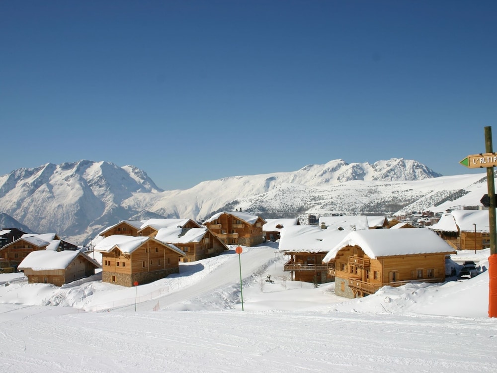 Huez Vacations - Chalet With Fireplace in Alpe D'huez - Property Image 2