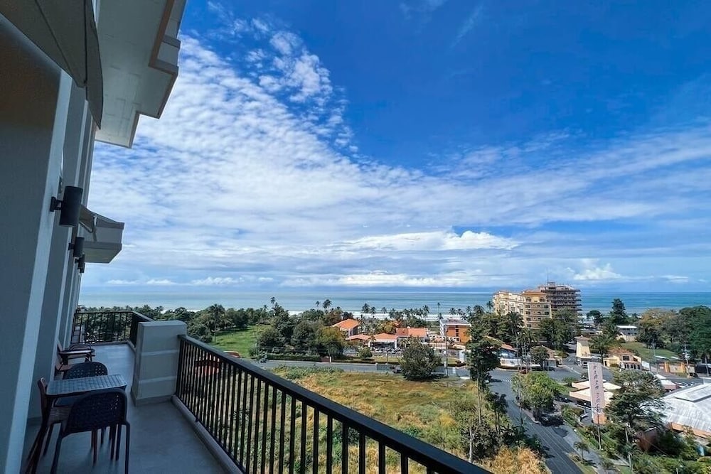 Elegant Oceanview Penthouse - Steps from Jaco Beach & Nightlife