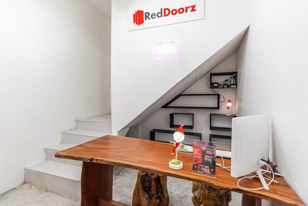 RedDoorz Plus near Ringroad City Walks Medan 2 view 2