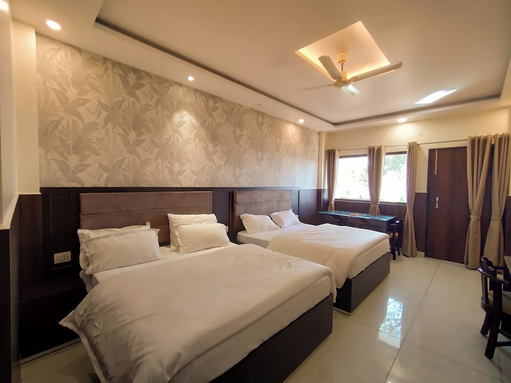 Cottage Club Inn
