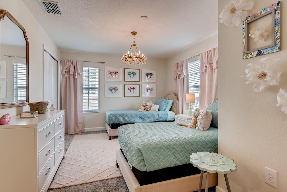 4810 LL - 5BD Private Pool Townhome - Storey Lake