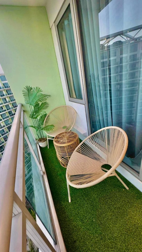 Azure Urban Resort Residences, 1BR Santorini 18th Floor