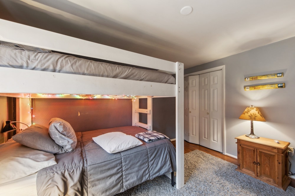 Hedges 7j - Comfortable Mountain Retreat 3 Bedroom Townhouse by The Summit at Gore Mountain