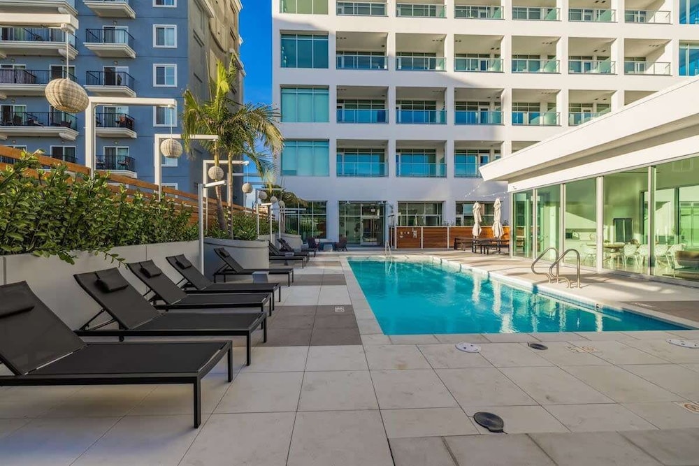 @ Marbella Lane - Grand 2BR w/ Beach & Ocean Views