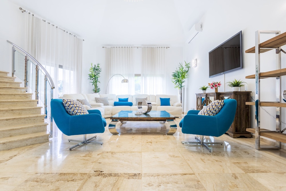 Villa Desiree 5BR Cocotal Luxury Villa Pool Maid