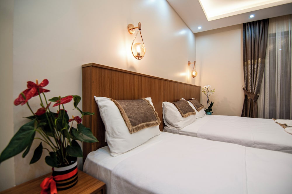 By Historial Hotel - Image 34