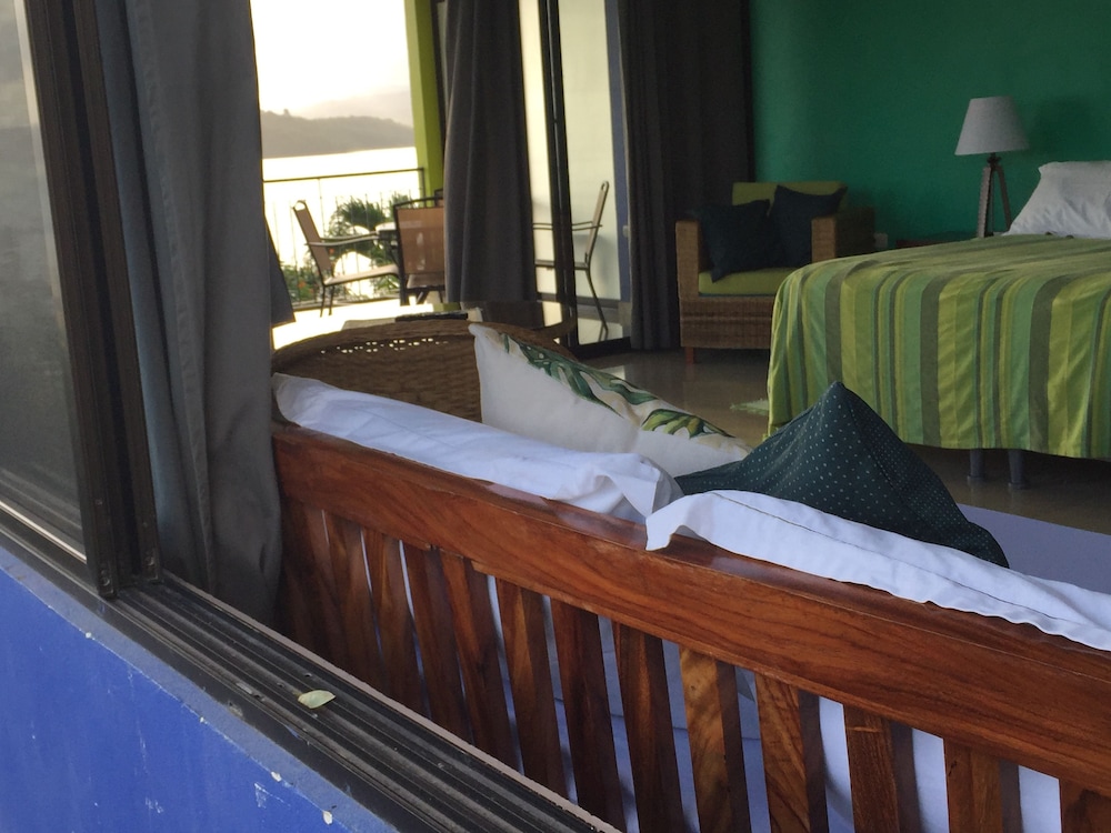 BlueBay Bugenvil Lake Lodge