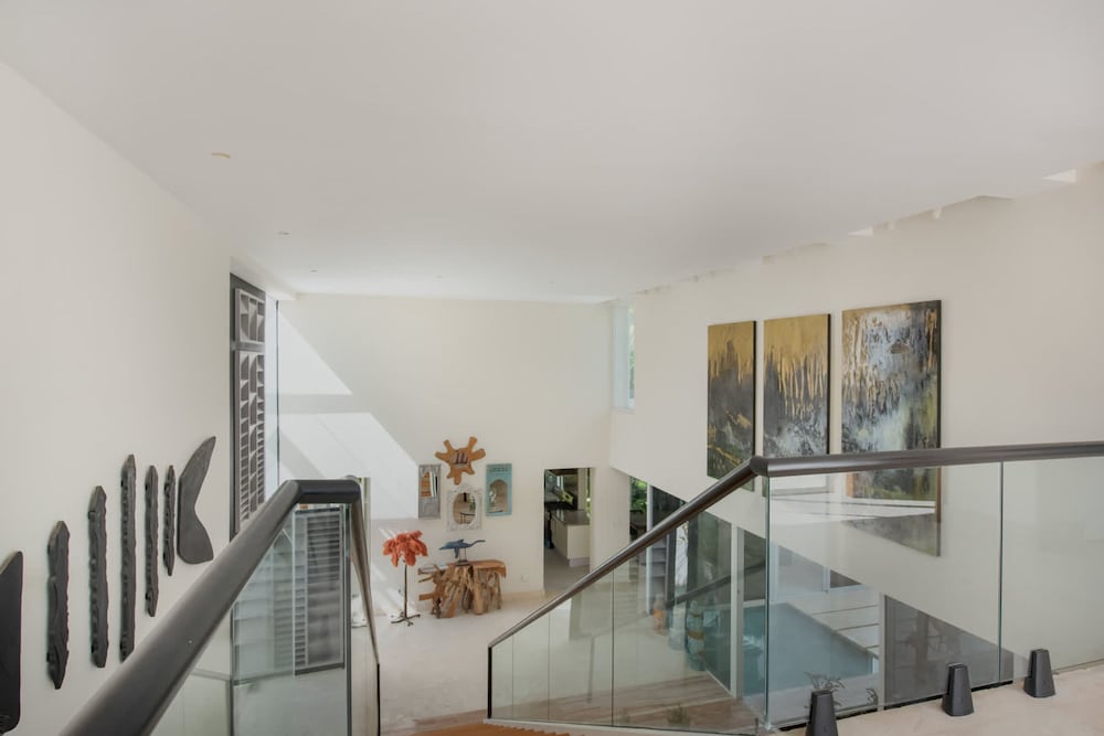 Modern Luxury 6 BR Tropical Retreat With Pool
