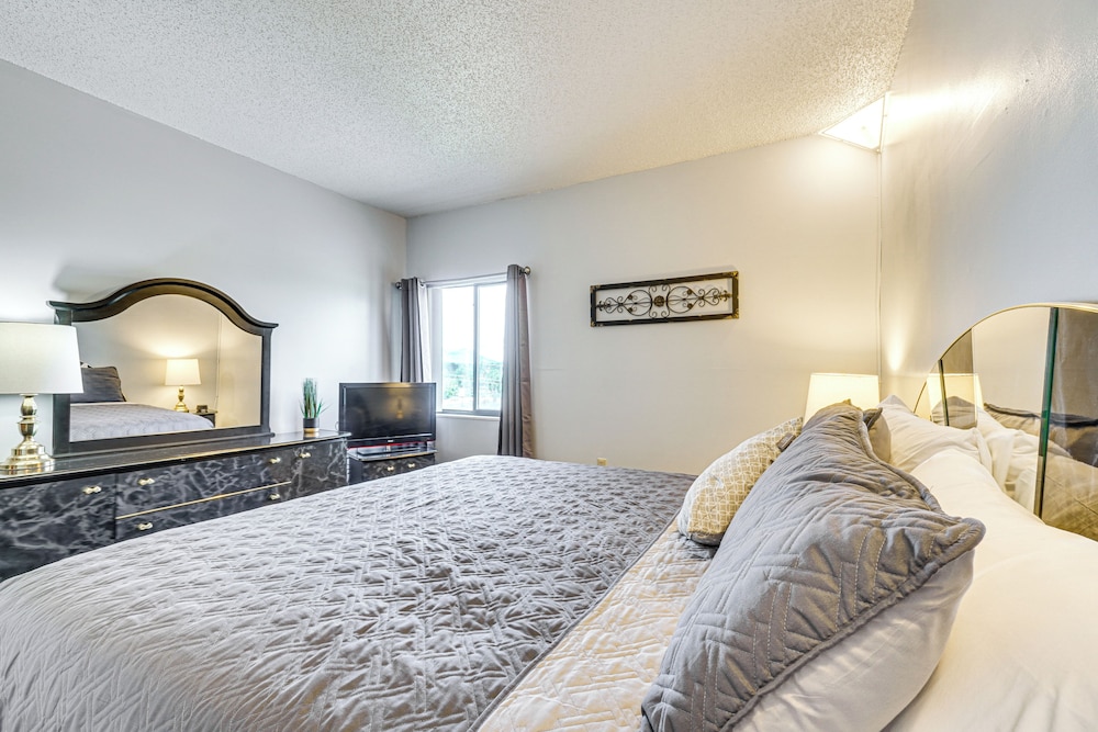 1 Mi to The Island in Pigeon Forge: Condo w/ Pools