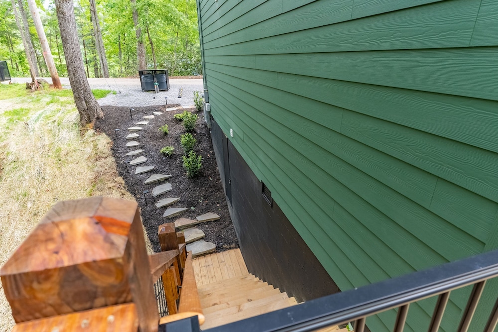 2 Brand New Cabins for Family Retreat