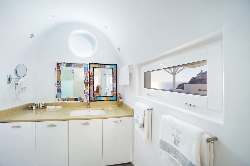 Hyperion Oia Suites