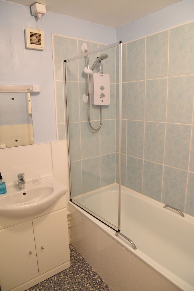Corran House Guest House & Hostel