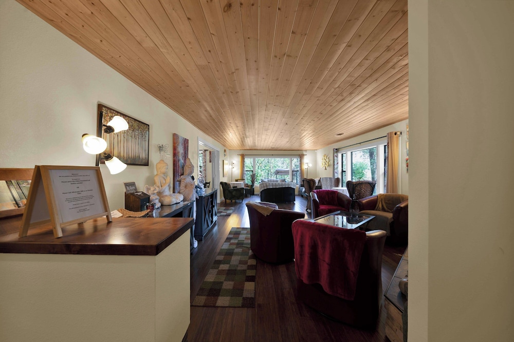 The Inn at Shasta Lake