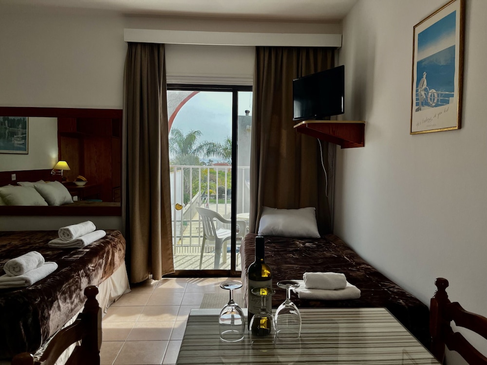 79 AN - Stay Nissi Chrysland Studio 215