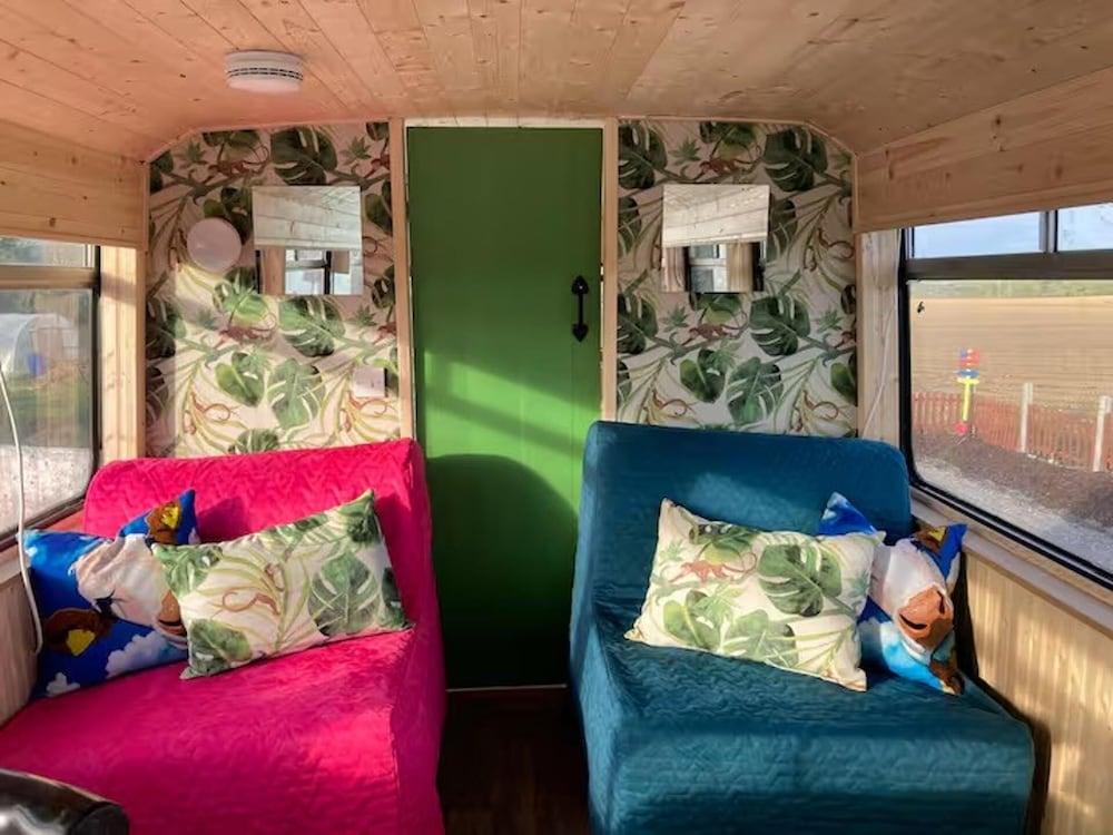 Ballinadee Bus - Boutique Bus Accommodation