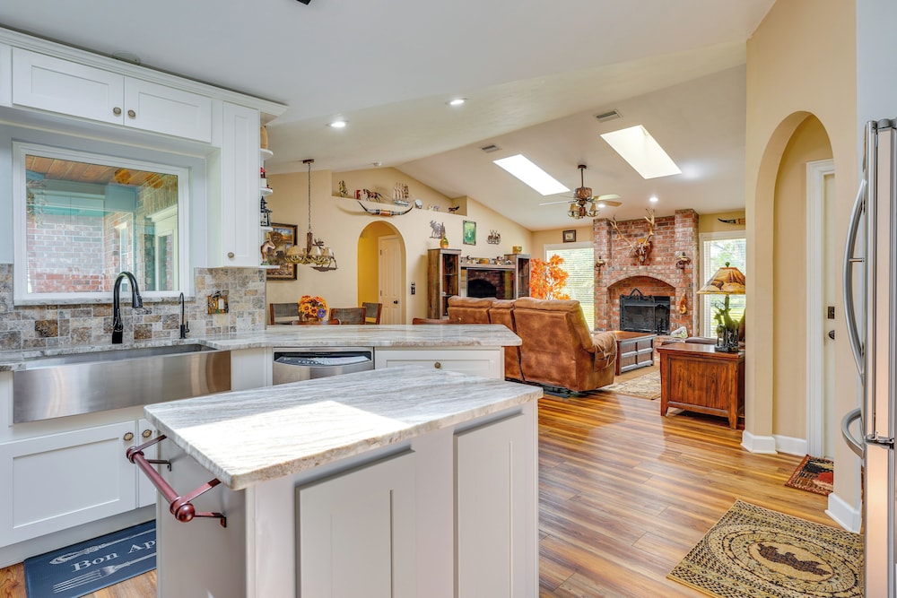 Welcoming Home w/ Yard on 20 Acres in High Springs