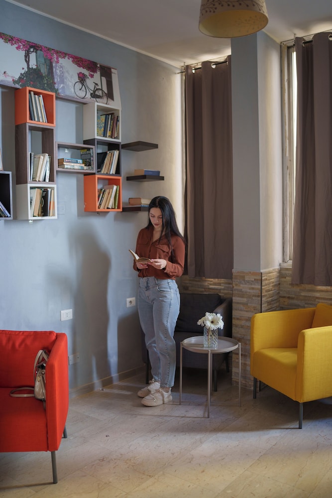 Lion University & Youth Hostel Milano