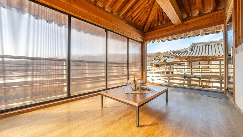 Gyeongju Aratteul Hanok Pet Pension