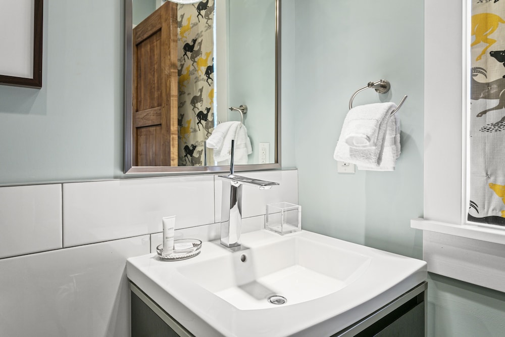 6977 Silver Lake Drive - 5 Bedroom Private Home with Hot Tub 5 Home