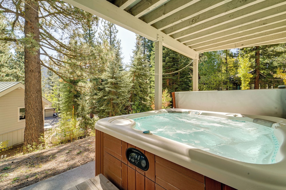 1 Mi to Lift! Olympic Valley Chalet w/ Hot Tub