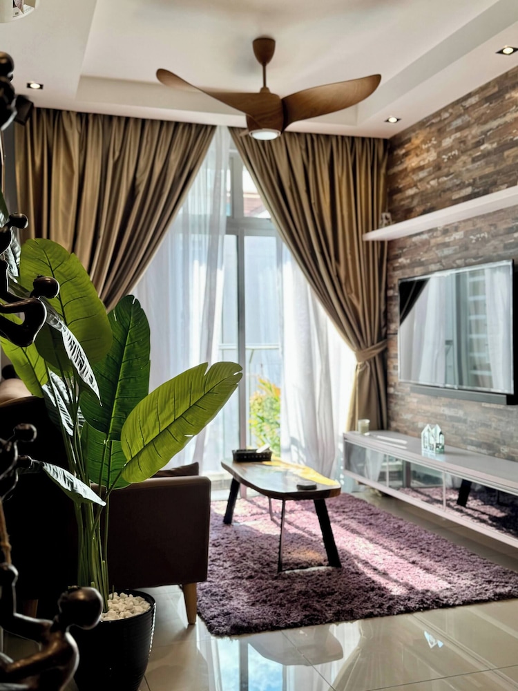 The JB House - A 5 Star Quality Home At Iskandar Puteri