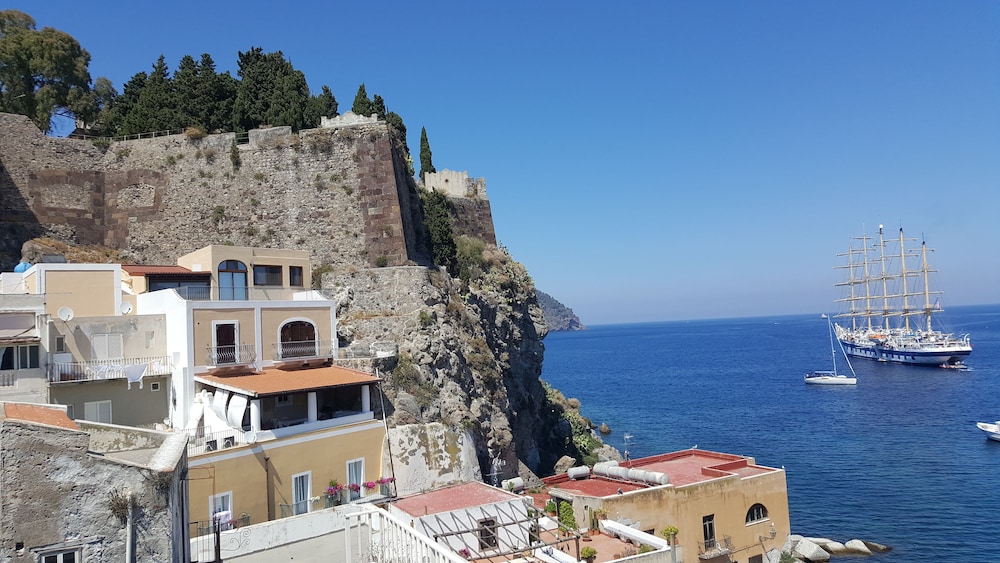 Hotel B&B Ventura - Image 1