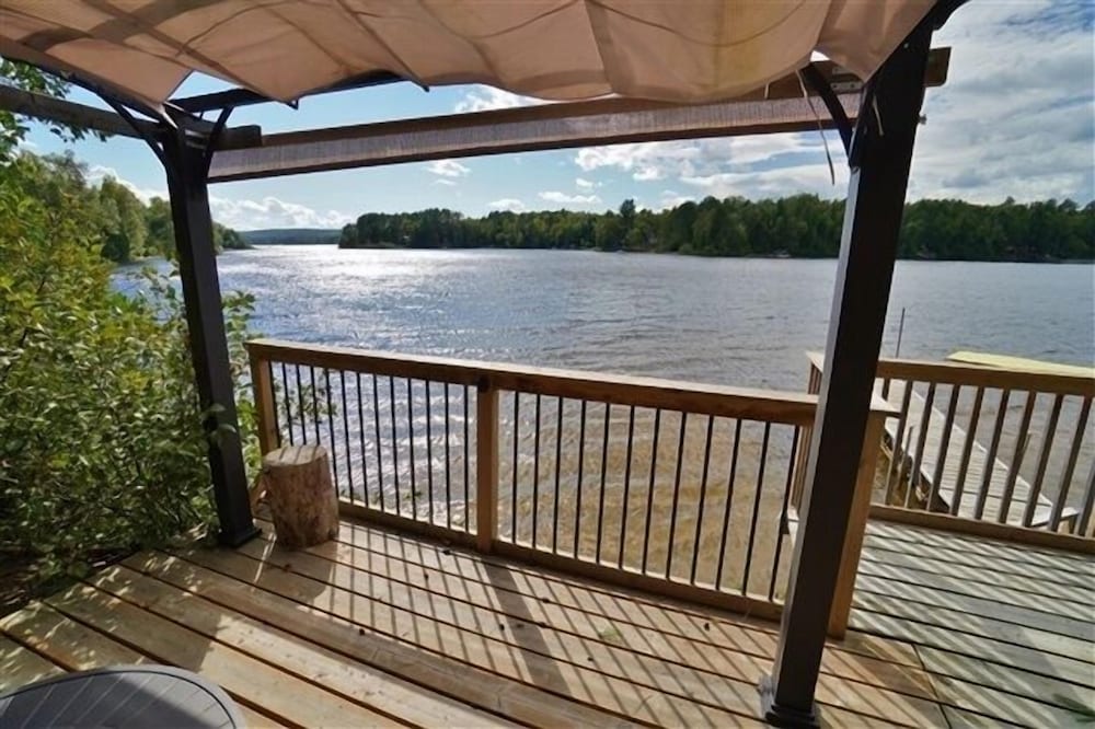 490 Lake St Peter $2100/sum Wk 3 Bedroom Cottage
