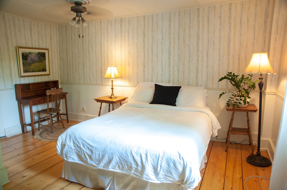 Lee Farm Inn