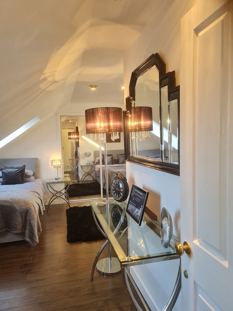 Robert The Bruce Apartment