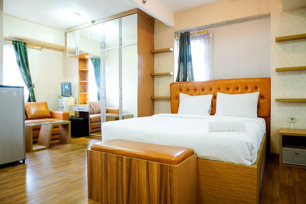 Furnished Studio with Comfortable Design Green Pramuka Apartment view 3