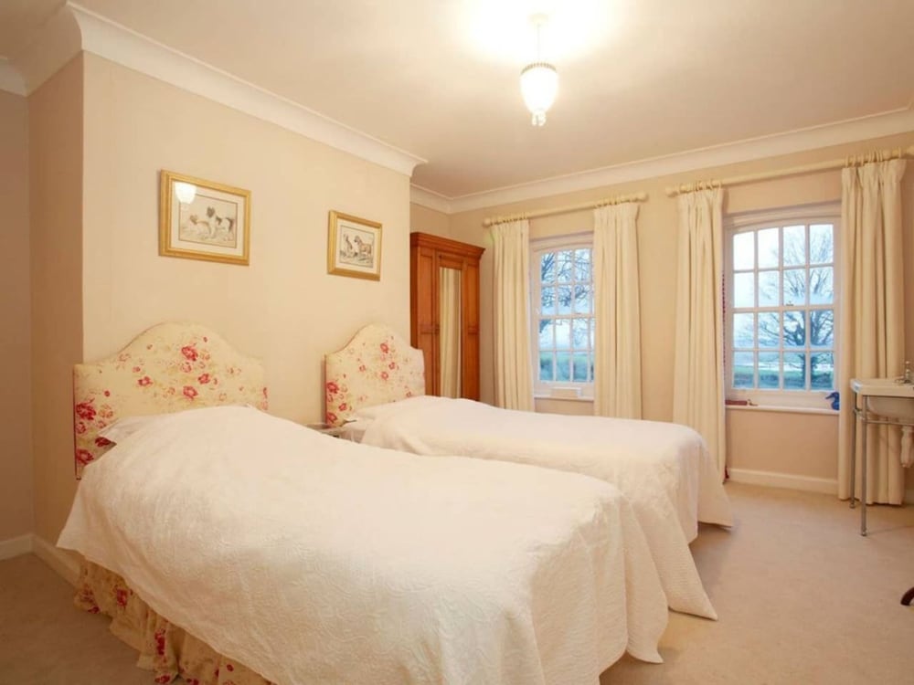 Stunning Hall Cottage Near York and Leeds
