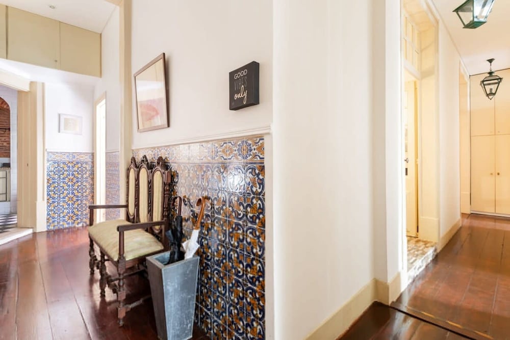Artistic Alfama 4BR Cathedral Views Tram 28